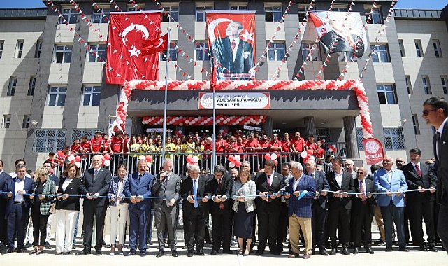 Gaziantep'te Adil Sani Konukoğlu Spor Lisesi açıldı