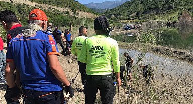 Hatay'da baraja giren iki kardeşten biri hayatını kaybetti