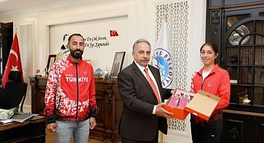 "İnşallah bu ayakkabılarla altın madalyaya koşarsın"