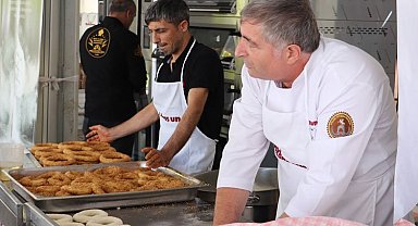 İzmir Alsancak'ta çok tatlı festival