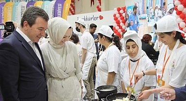 İzmir Bergama'da 'özel' yemekler yarıştı