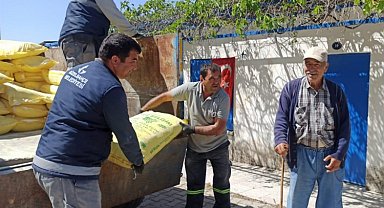 İzmir Güzelbahçe'de çiftçilere 'kükürt' desteği