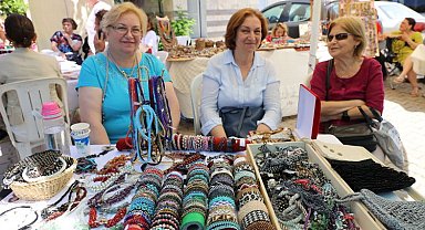 İzmir Güzelbahçe'de standlar Aysima bebek için açıldı