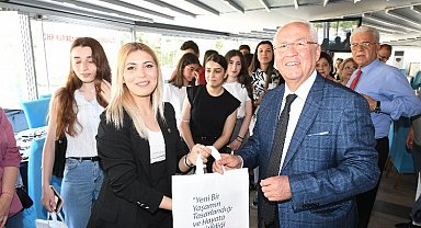 İzmir Karabağlar'da gençlerle kahvaltı