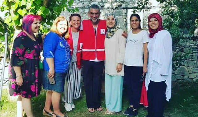 İzmir Urla Kızılay ünlü modacı Hakan Akkaya'yı ağırladı