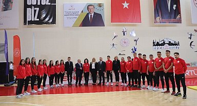Kayseri'de Başkan Büyükkılıç, Vali Çiçek ile 19 Mayıs kutlamalarına katıldı