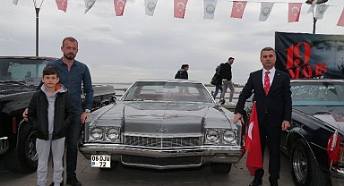 Klasik araçlardan 19 Mayıs konvoyu