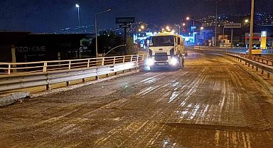 Kocaeli gece yarısı asfalt serimiyle trafik aksatılmadı