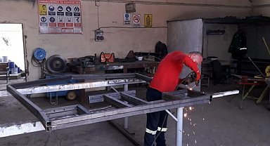 Kocaeli İzmit Belediyesi atölyeleri fabrika gibi üretmeye devam ediyor