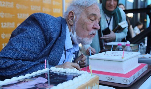 Kocaeli'de İlber Ortaylı'ya sürpriz doğum günü