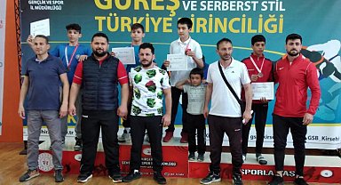 Kütahya Belediyespor pehlivanları Türkiye şampiyonu oldu