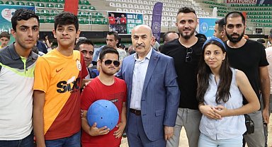 Mardin'de "Spor Aşkı Engel Tanımaz" projesiyle spor malzemesi dağıtıldı