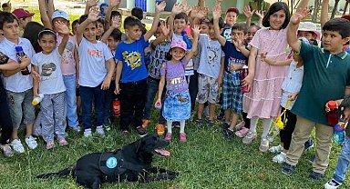 Öğrenciler can dostlarını Manisa Büyükşehirle seviyor