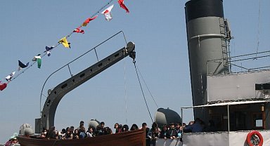 TCG Nusret Gemisi Bursa limanlarına demir attı