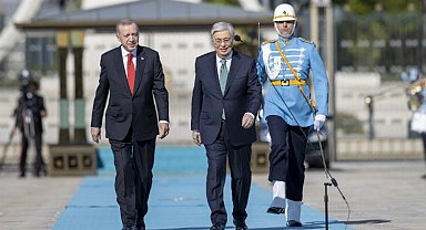 Tokayev resmi törenle karşılandı