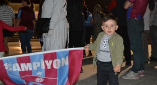 Trabzonspor Şampiyonuluğunu Didim Kent Meydanında Kutladı