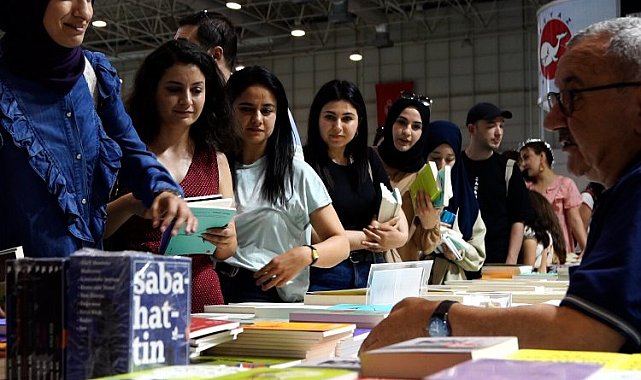 Vatandaşlar Gaziantep Kitap Fuarı'nı çok sevdi
