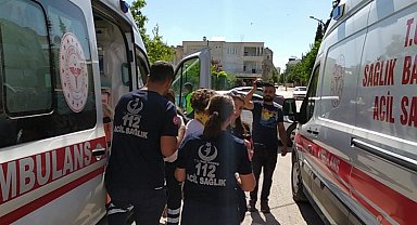 Adıyaman'da otomobiller kavşakta çarpıştı: 2 yaralı