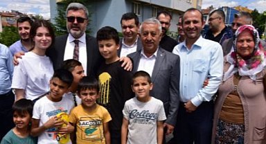 Afyonkarahisar sokaklarını karış karış dolaşıyor