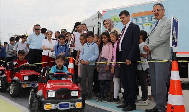 Afyonkarahisar Valisi trafik eğitiminde