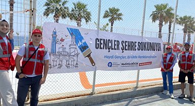 Antalya'da gençler kente renk kattı