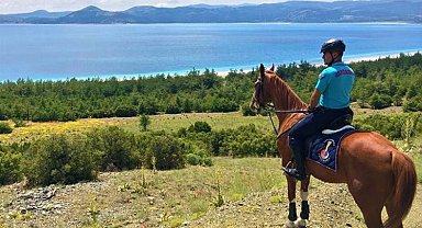 'Atlı Jandarma Timi' Salda devriyesinde