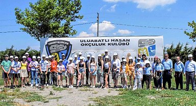 Avrupalı öğrenciler Bursa Karacabey'de Türk okçuluğunu öğrendi