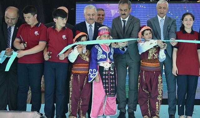 Bakan Özer Kars Kağızman'da Fen Lisesi'ni açtı