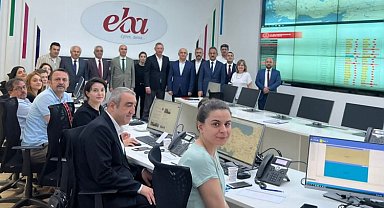 Bakan Özer sınavı canlı takip ediyor