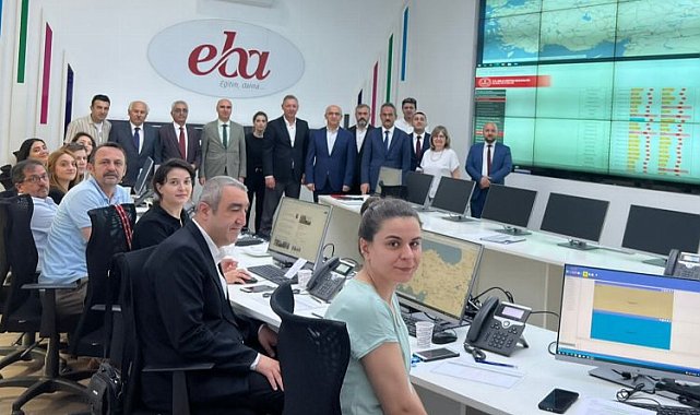 Bakan Özer sınavı canlı takip ediyor