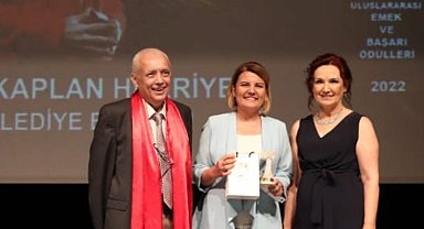 Başkan Hürriyet'e uluslararası sanata katkı ödülü