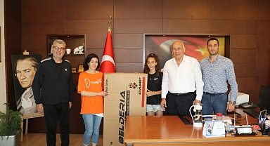 Başkan Tuncel Söke’nin başarılı atletlerini unutmadı