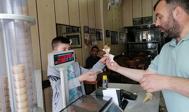 Bilecik'te Pazarcık Bozası'ndan sonra dondurmaya da yoğun ilgi