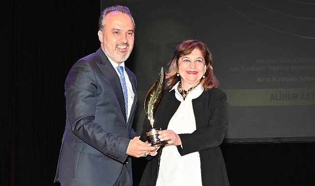 Bursa Büyükşehir Belediye Başkanı Aktaş'a 'yılın başkanı' ödülü