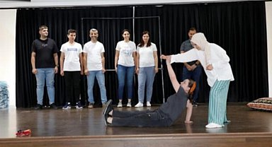 Bursa İnegöl'ün tiyatrocularına 'doğaçlama spor' eğitimi