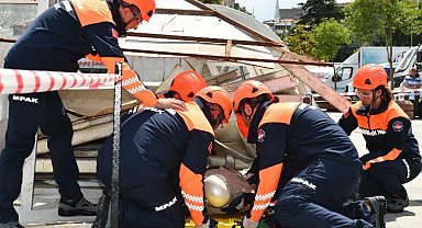 Bursa Mustafakemalpaşa'da gerçeği aratmayan tatbikat