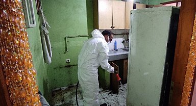 Bursa Osmangazi'de bir evden 4 kamyon çöp çıktı!