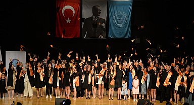 Bursa Uludağ Üniversitesi enstitülerinde mezuniyet coşkusu