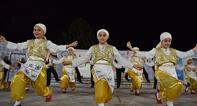 Bursa Yıldırım'da 'Erguvan Zamanı'