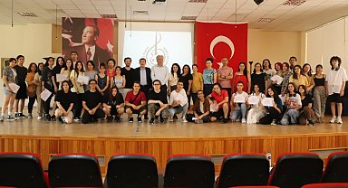 Bursa Zeki Müren Güzel Sanatlar Lisesi 'desen' yarışmasına damga vurdu