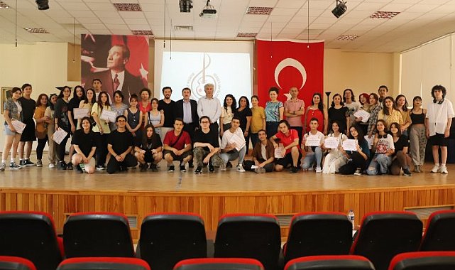 Bursa Zeki Müren Güzel Sanatlar Lisesi 'desen' yarışmasına damga vurdu