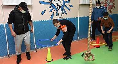 Bursa'da 57 okulda mini spor salonları oluşturuldu