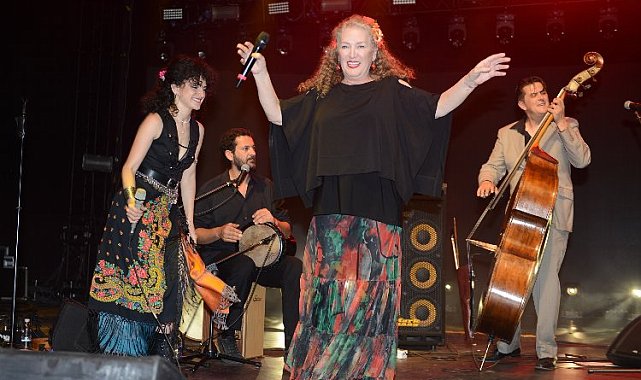Bursa'da Balkan Orkestrası'ndan uluslararası coşku