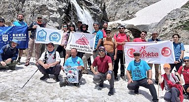 Bursa'da dağcılardan 'atıksız' yürüyüş