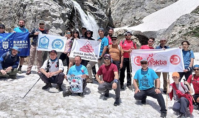 Bursa'da dağcılardan 'atıksız' yürüyüş