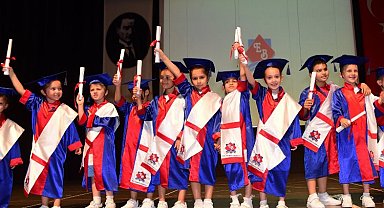 Bursa'da Egeberk'li miniklerin mezuniyet sevinci