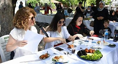 Bursa'da kadınlardan yemek yapımında kıyasıya yarıştı