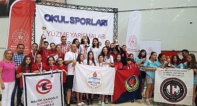 Bursa'da yüzmede 'Macide Gazioğlu Kükürtlü' farkı