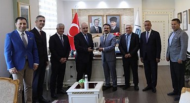 Cevat Genç'ten Vali İlhami Aktaş'a ziyaret