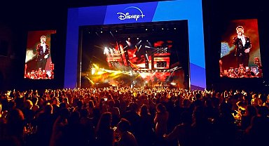 Disney Plus'tan rengarenk gece